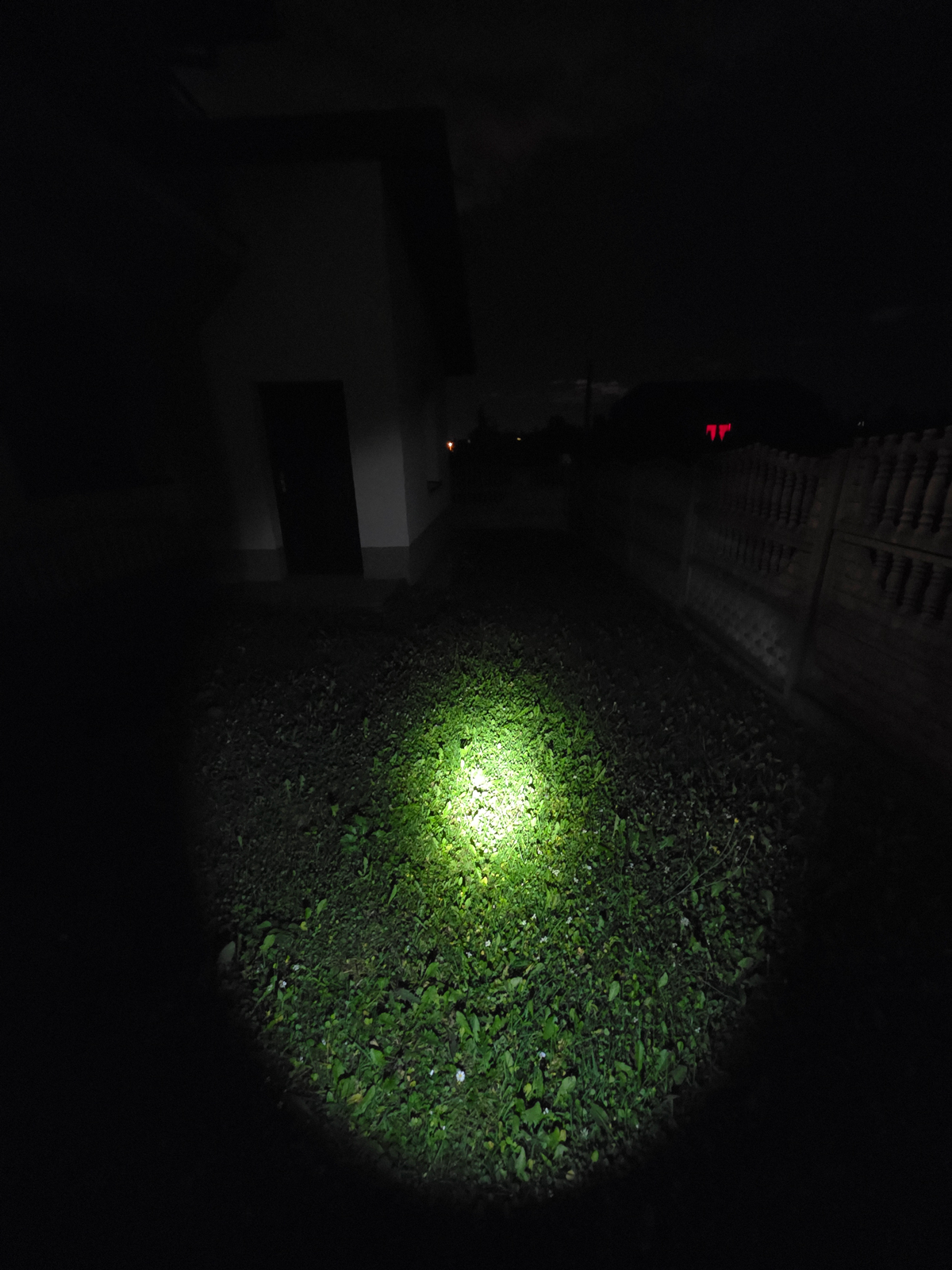 Tryb Eco - 30 lumenów